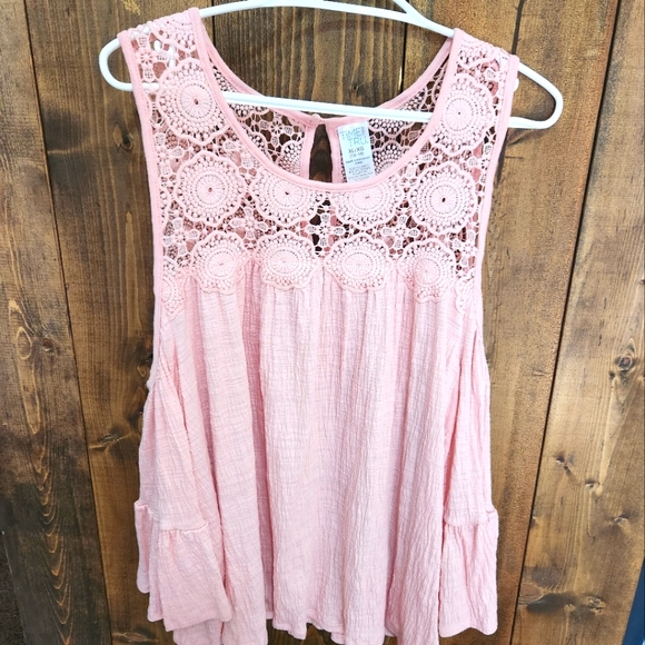 Open shoulder blouse - Picture 1 of 3